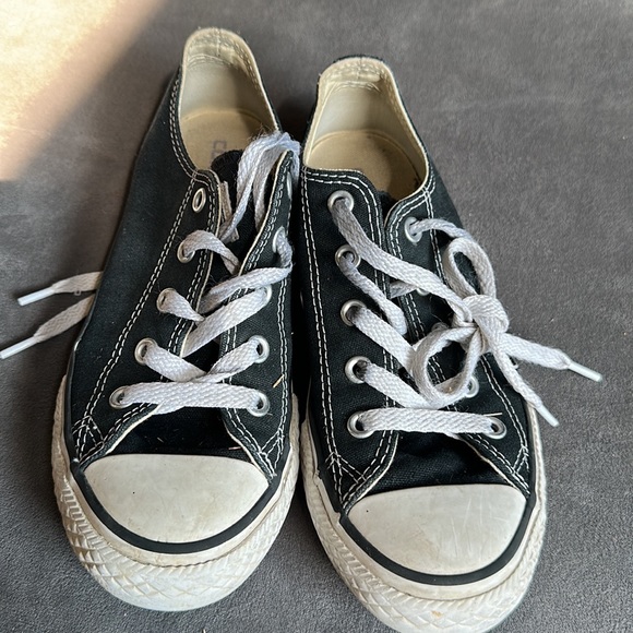 Converse youth size 1 sneakers - Picture 3 of 5